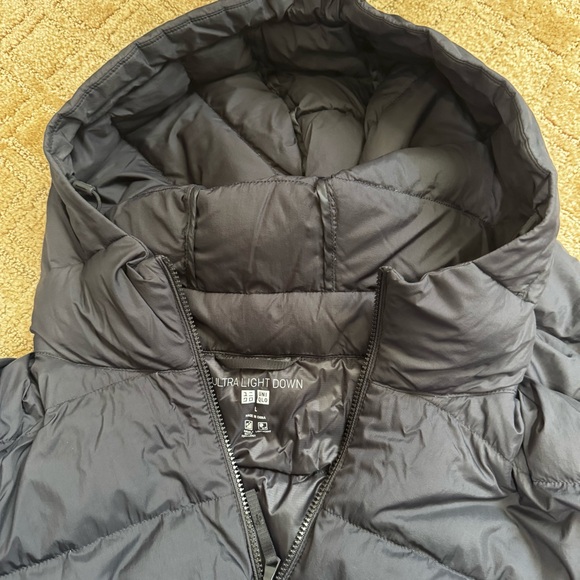 Uniqlo Women's Black Puffer Jacket - Picture 8 of 10